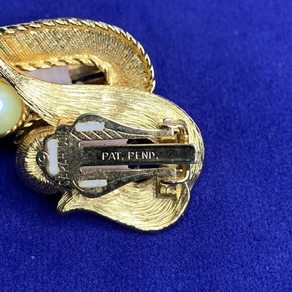 Sarah Coventry Symphony Earrings in an elegant pattern, in Gold wash - Picture 3 of 5